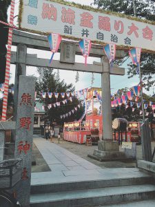入口から見た会場